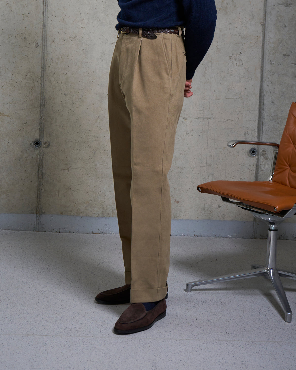Relaxed Single Pleat Trouser - Fawn Cotton Drill