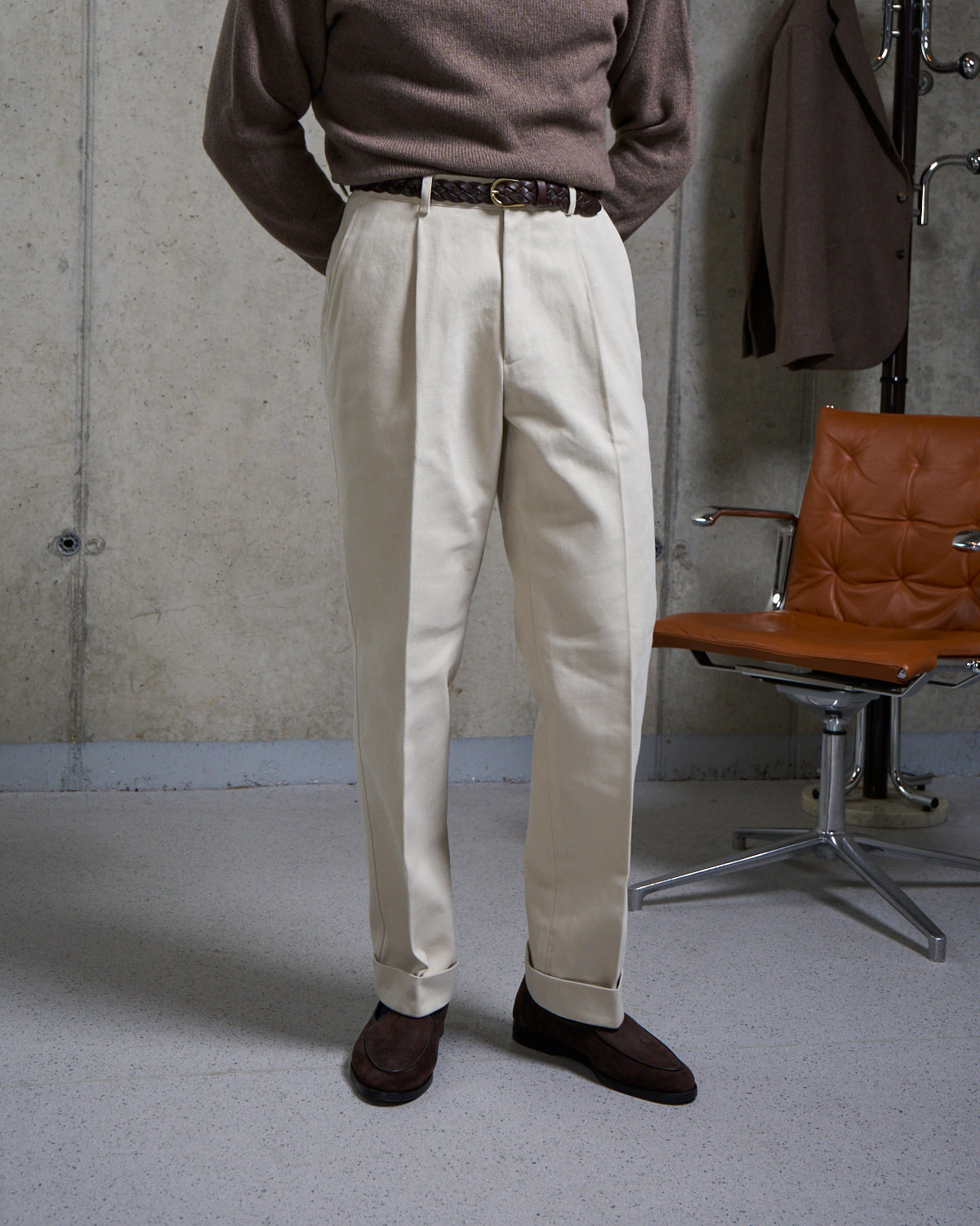 Relaxed Single Pleat Trouser - Cream Cotton Drill