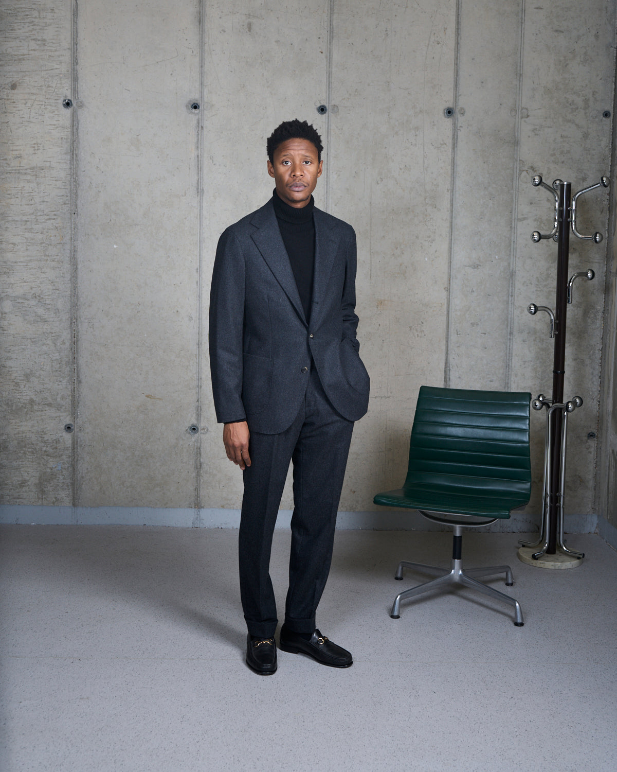 Single Pleat Trouser - Charcoal Grey Woollen Flannel